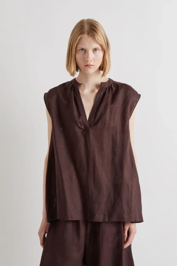 Blusa svasata in lino di Meimeij